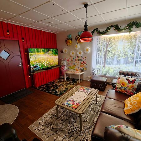 Relax & Recharge - A Unique Suite With A Touch Of Luxury - Hot Tub And Sauna Inspired Decor #Not A Real Sauna# Easy City Access - Direct Train 15 Min To City هلسنكي المظهر الخارجي الصورة