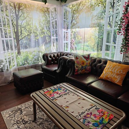 Relax & Recharge - A Unique Suite With A Touch Of Luxury - Hot Tub And Sauna Inspired Decor #Not A Real Sauna# Easy City Access - Direct Train 15 Min To City هلسنكي المظهر الخارجي الصورة