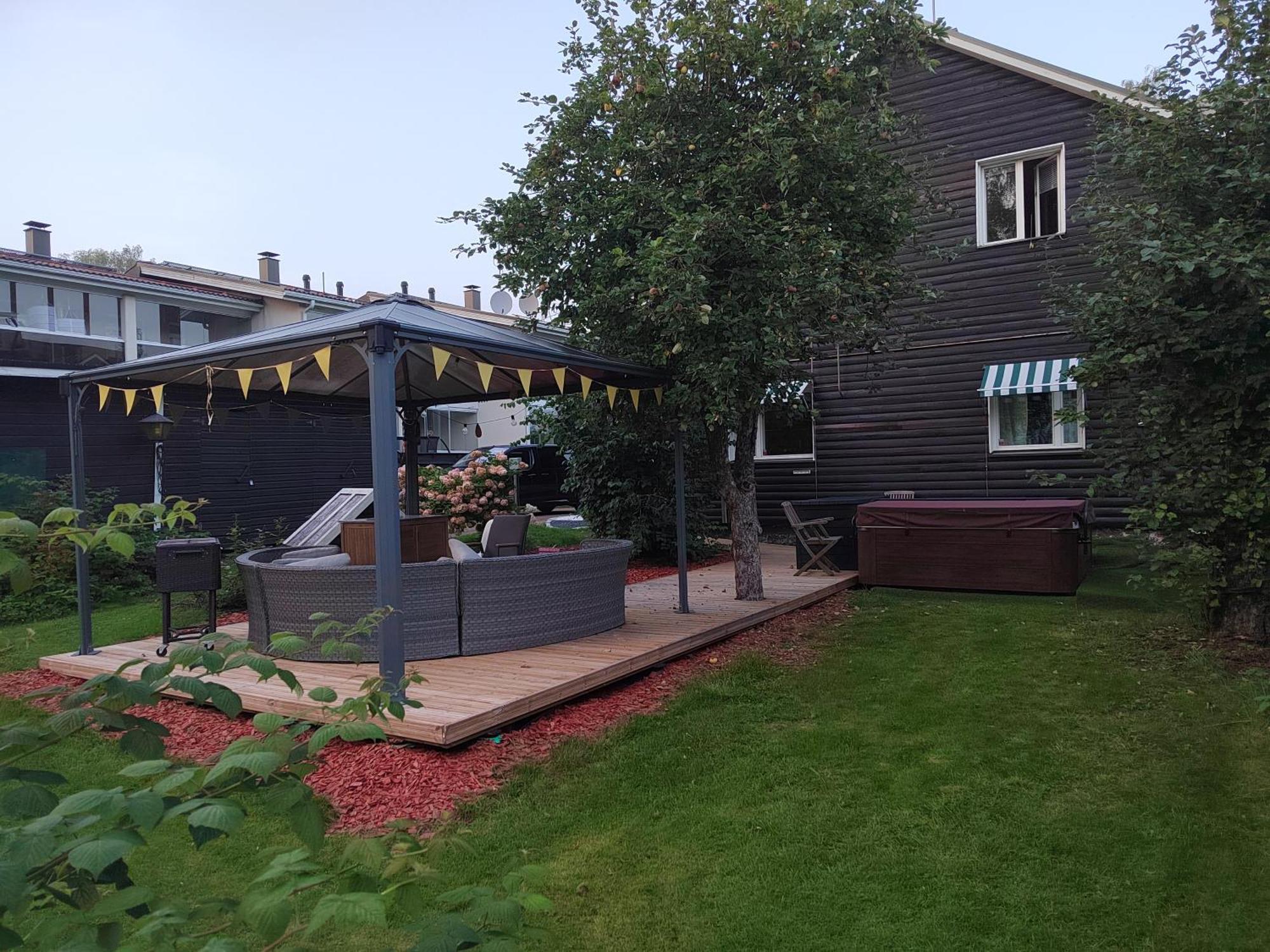Relax & Recharge - A Unique Suite With A Touch Of Luxury - Hot Tub And Sauna Inspired Decor #Not A Real Sauna# Easy City Access - Direct Train 15 Min To City هلسنكي المظهر الخارجي الصورة