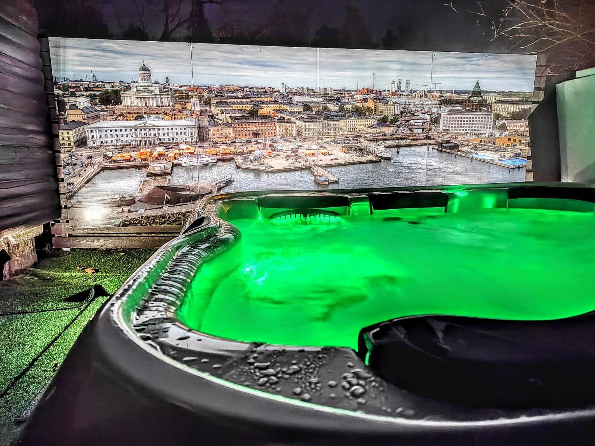 Relax & Recharge - A Unique Suite With A Touch Of Luxury - Hot Tub And Sauna Inspired Decor #Not A Real Sauna# Easy City Access - Direct Train 15 Min To City هلسنكي المظهر الخارجي الصورة