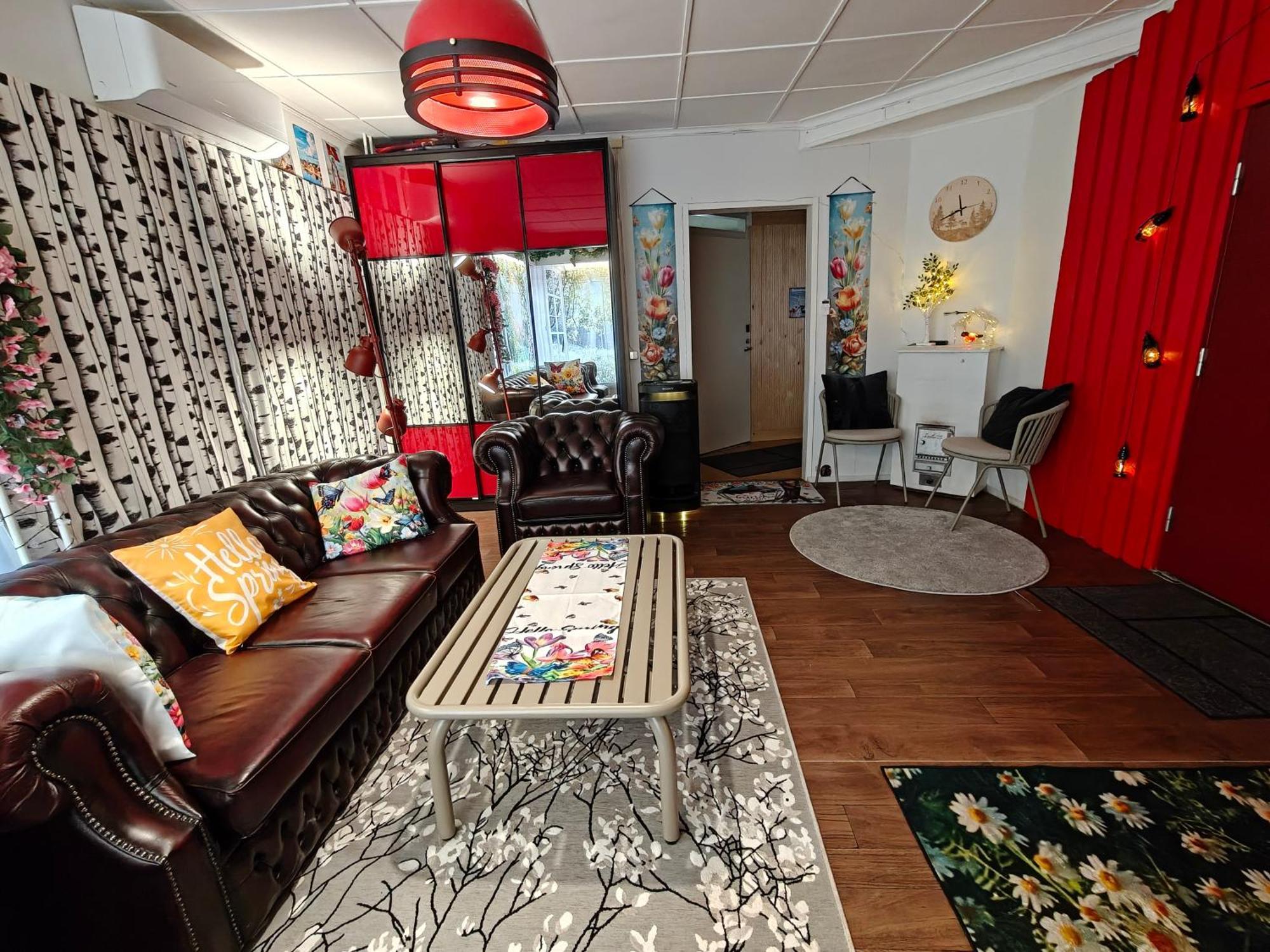 Relax & Recharge - A Unique Suite With A Touch Of Luxury - Hot Tub And Sauna Inspired Decor #Not A Real Sauna# Easy City Access - Direct Train 15 Min To City هلسنكي المظهر الخارجي الصورة